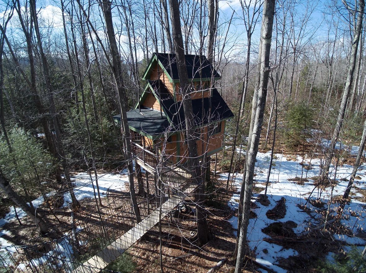 Scott's Tree House at his Newbury, NH home.